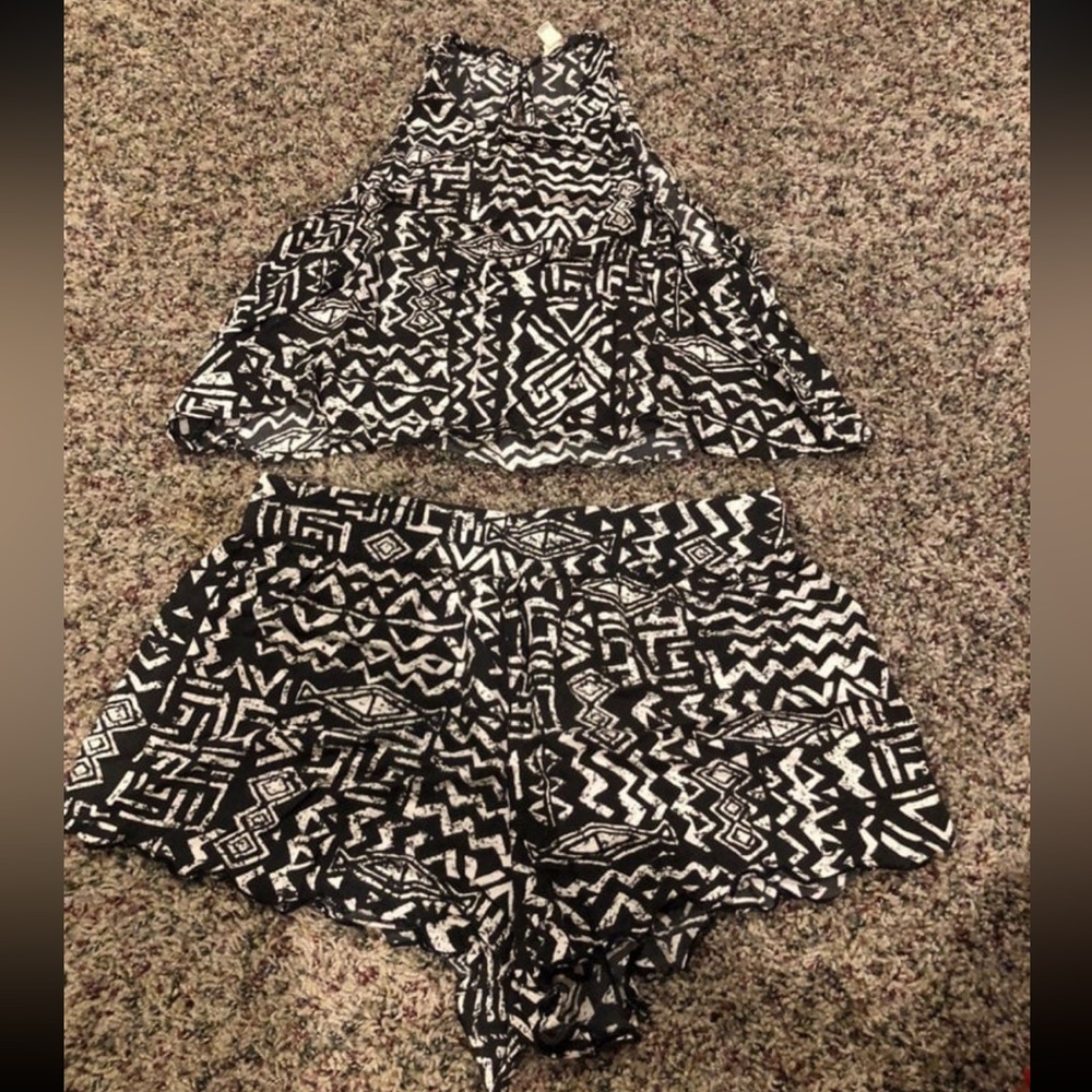 “Billabong” Black and White‎ Matching Set